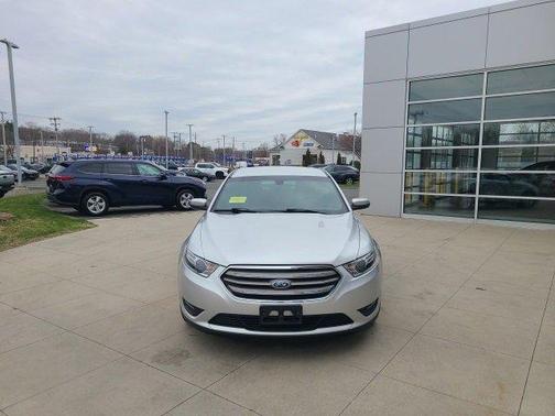 2018 Ford Taurus SEL