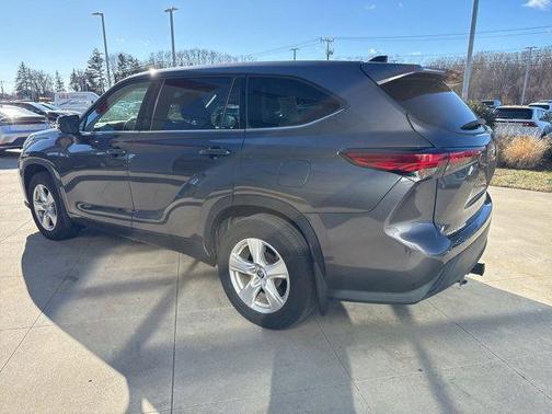 2022 Toyota Highlander LE