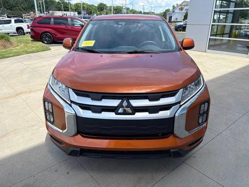 Sunshine Orange Metallic 2024 Mitsubishi Outlander Sport 2.0 ES