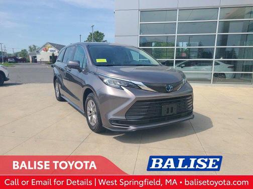 2022 Toyota Sienna LE