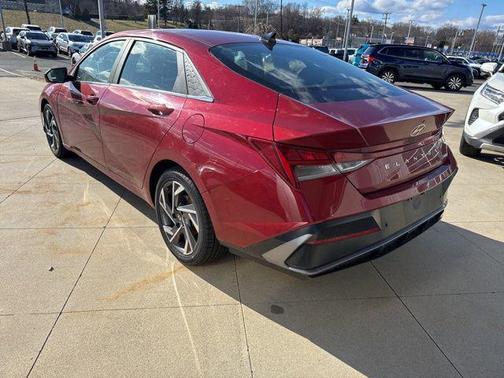 2024 Hyundai ELANTRA Limited