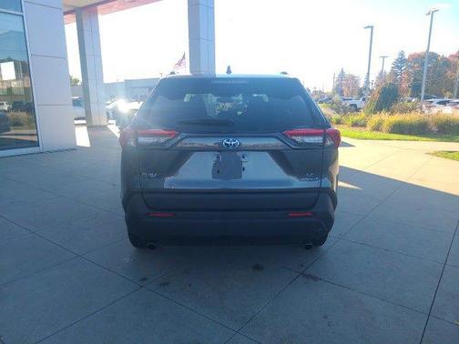 2022 Toyota RAV4 Hybrid LE