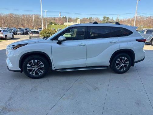 Blizzard Pearl 2021 Toyota Highlander XLE