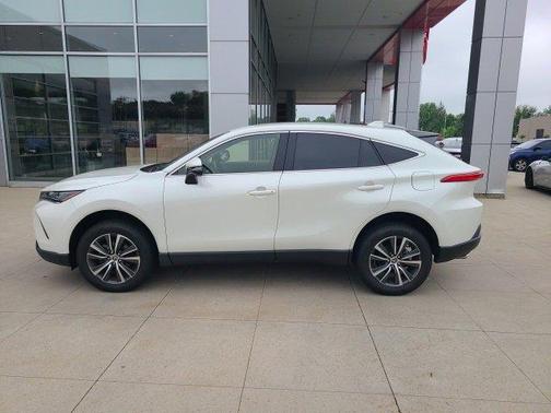 2022 Toyota Venza LE