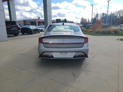 2023 Hyundai SONATA Hybrid SE