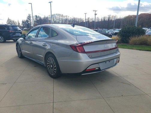 2023 Hyundai SONATA Hybrid SE