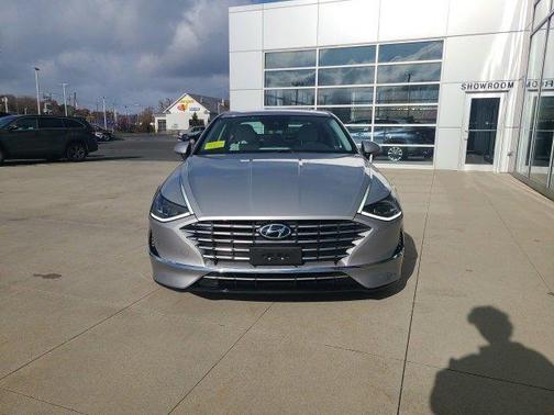 2023 Hyundai SONATA Hybrid SE