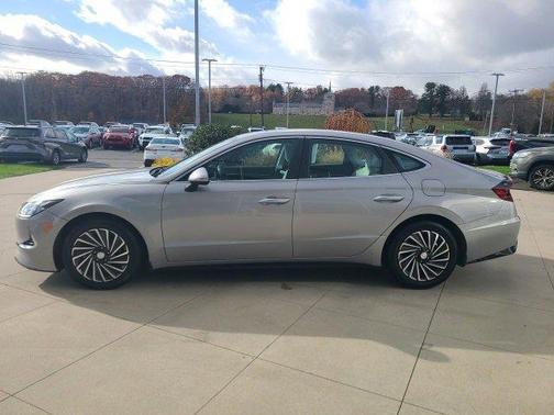 2023 Hyundai SONATA Hybrid SE