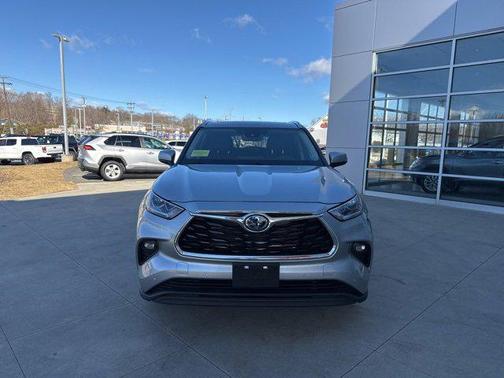 2022 Toyota Highlander Hybrid Limited