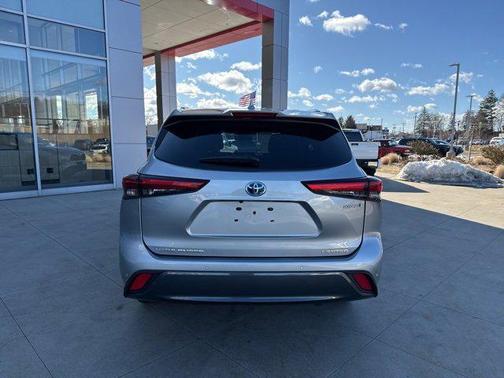 2022 Toyota Highlander Hybrid Limited