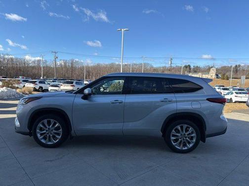 2022 Toyota Highlander Hybrid Limited