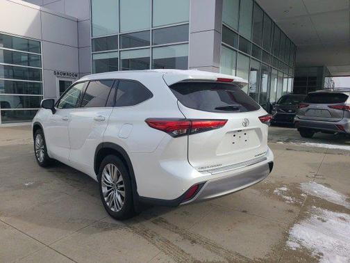 2023 Toyota Highlander Platinum