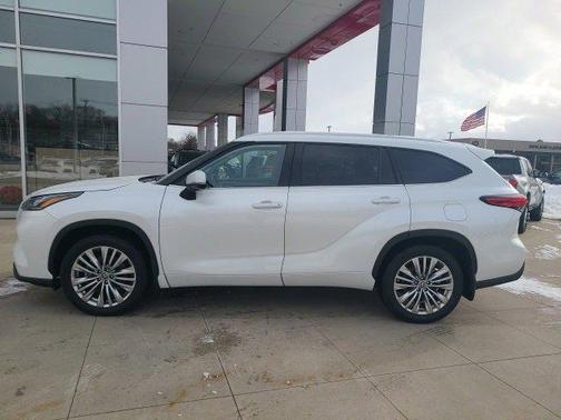 2023 Toyota Highlander Platinum