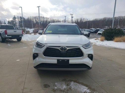 2023 Toyota Highlander Platinum