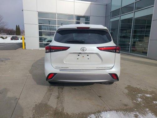 2023 Toyota Highlander Platinum