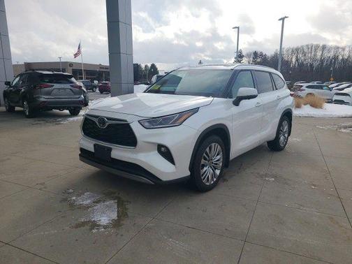 2023 Toyota Highlander Platinum