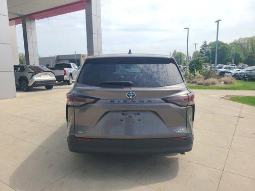 2024 Toyota Sienna LE