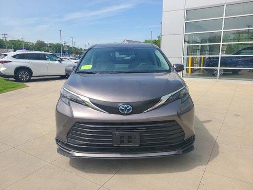2024 Toyota Sienna LE