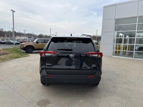 2024 Toyota RAV4 Hybrid XLE