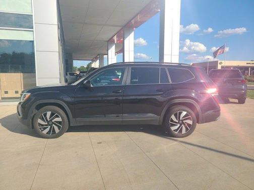 2025 Volkswagen Atlas 2.0T SE w/Technology 4MOTION