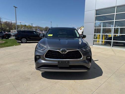 2023 Toyota Highlander Platinum