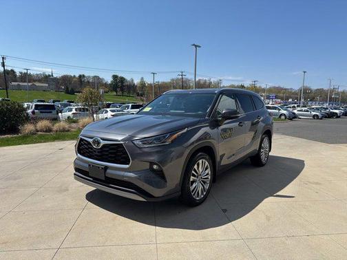 2023 Toyota Highlander Platinum