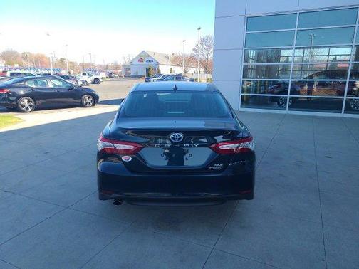 2019 Toyota Camry Hybrid XLE