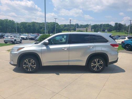 Celestial Silver Metallic 2018 Toyota Highlander LE Plus