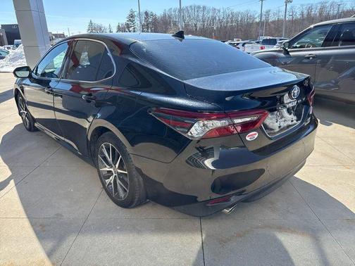 2022 Toyota Camry Hybrid XLE