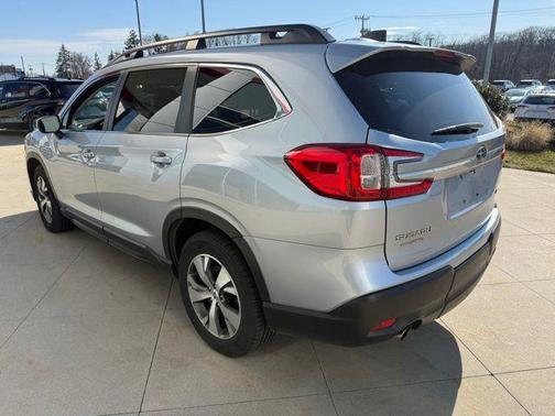 Ice Silver Metallic 2023 Subaru Ascent Premium 8-Passenger