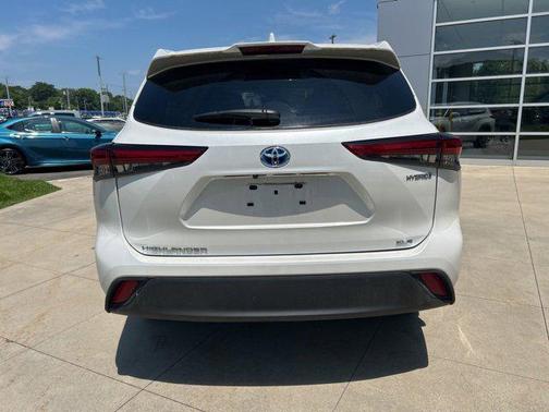 2022 Toyota Highlander Hybrid XLE