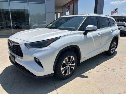 2022 Toyota Highlander Hybrid XLE