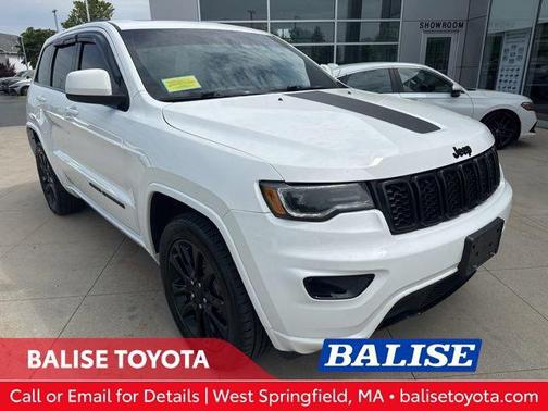 Bright White Clearcoat 2021 Jeep Grand Cherokee Laredo