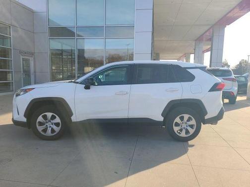 2022 Toyota RAV4 LE