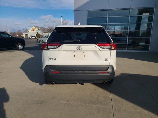 2022 Toyota RAV4 LE