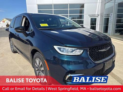 2024 Chrysler Pacifica Hybrid Select