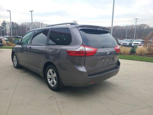 2017 Toyota Sienna LE
