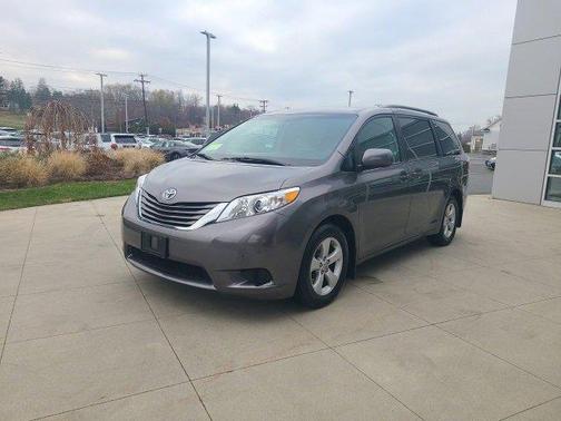 2017 Toyota Sienna LE