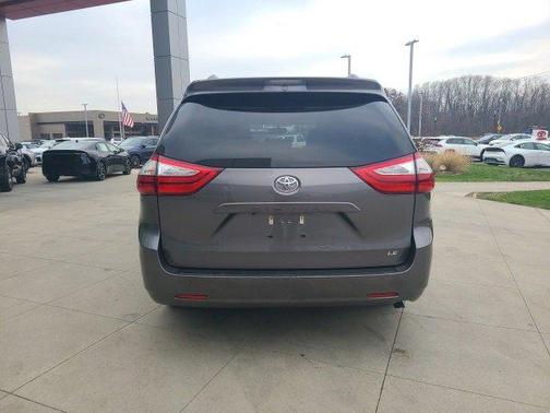 2017 Toyota Sienna LE