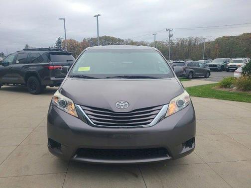 2016 Toyota Sienna LE
