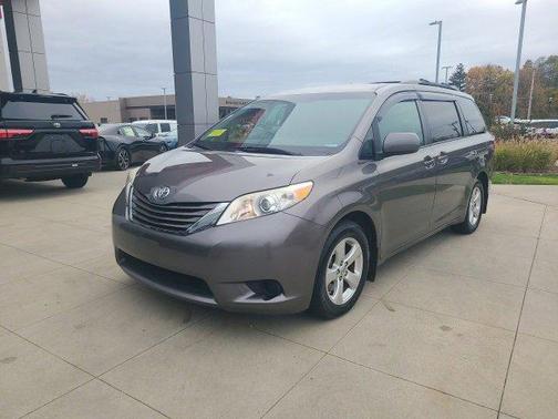 2016 Toyota Sienna LE