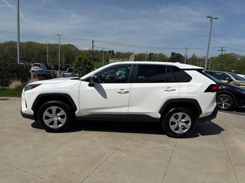 2022 Toyota RAV4 LE