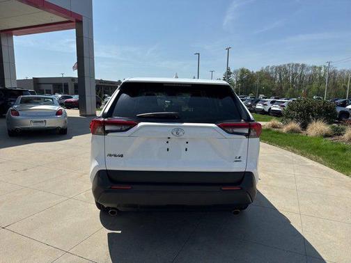 2022 Toyota RAV4 LE