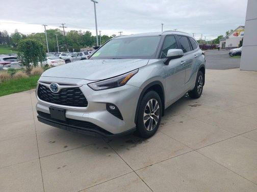 2023 Toyota Highlander Hybrid XLE