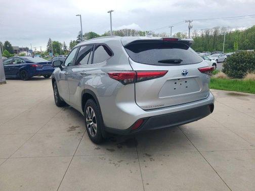 2023 Toyota Highlander Hybrid XLE
