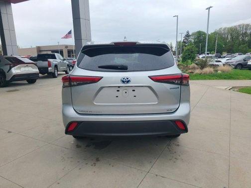 2023 Toyota Highlander Hybrid XLE