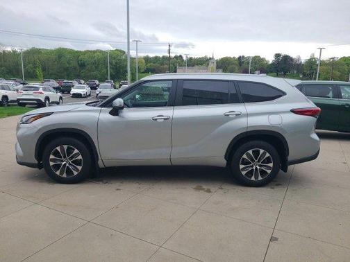 2023 Toyota Highlander Hybrid XLE