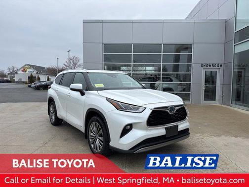 2022 Toyota Highlander Hybrid Platinum