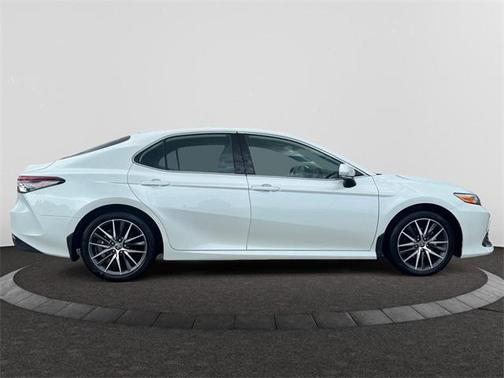 2024 Toyota Camry Hybrid XLE