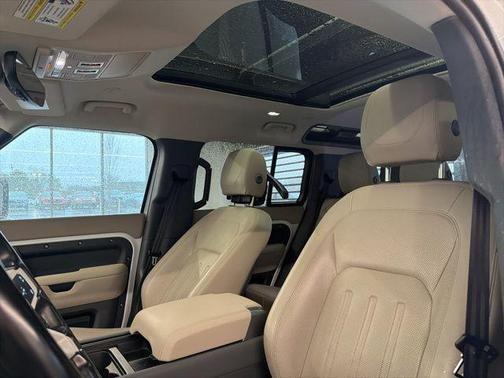 2022 Land Rover Defender 110 SE